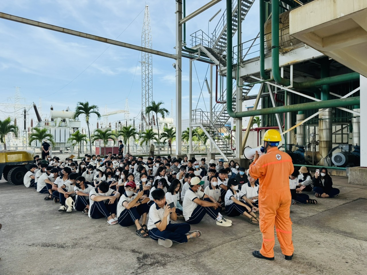 HỌC SINH THAM QUAN HỌC TẬP TẠI NHÀ MÁY NHIỆT ĐIỆN BÀ RỊA CĂN CỨ NÚI MINH ĐẠM - BIỂN LONG HẢI