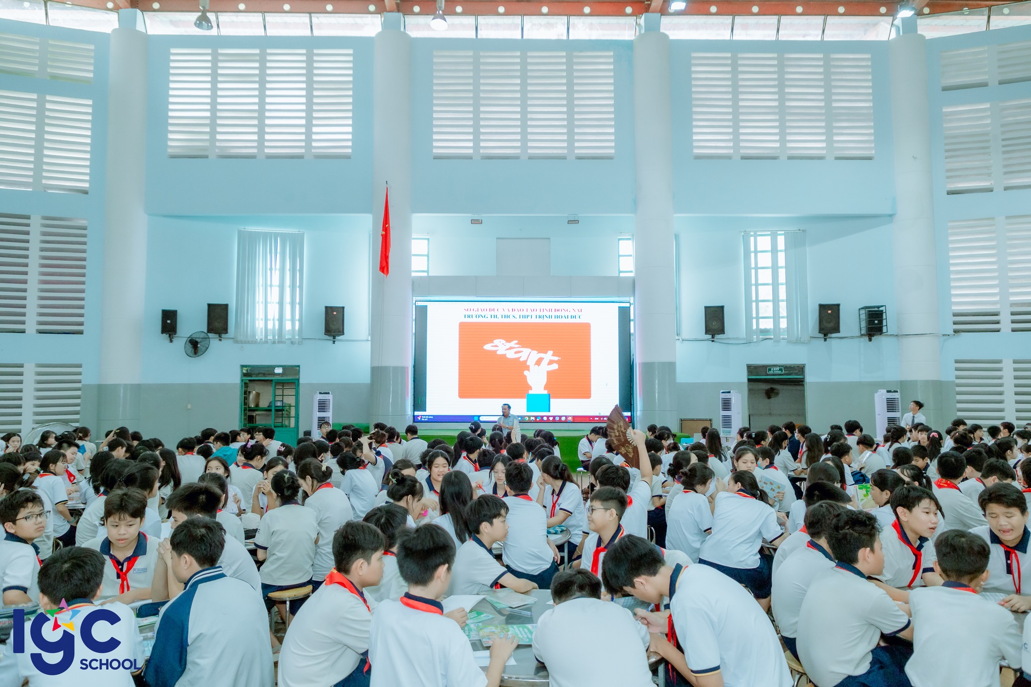 Kỹ năng sống: Tài Khoản Yêu Thương - Động viên người khác, nhìn vào điều tích cực và đưa ra lời khen ngợi