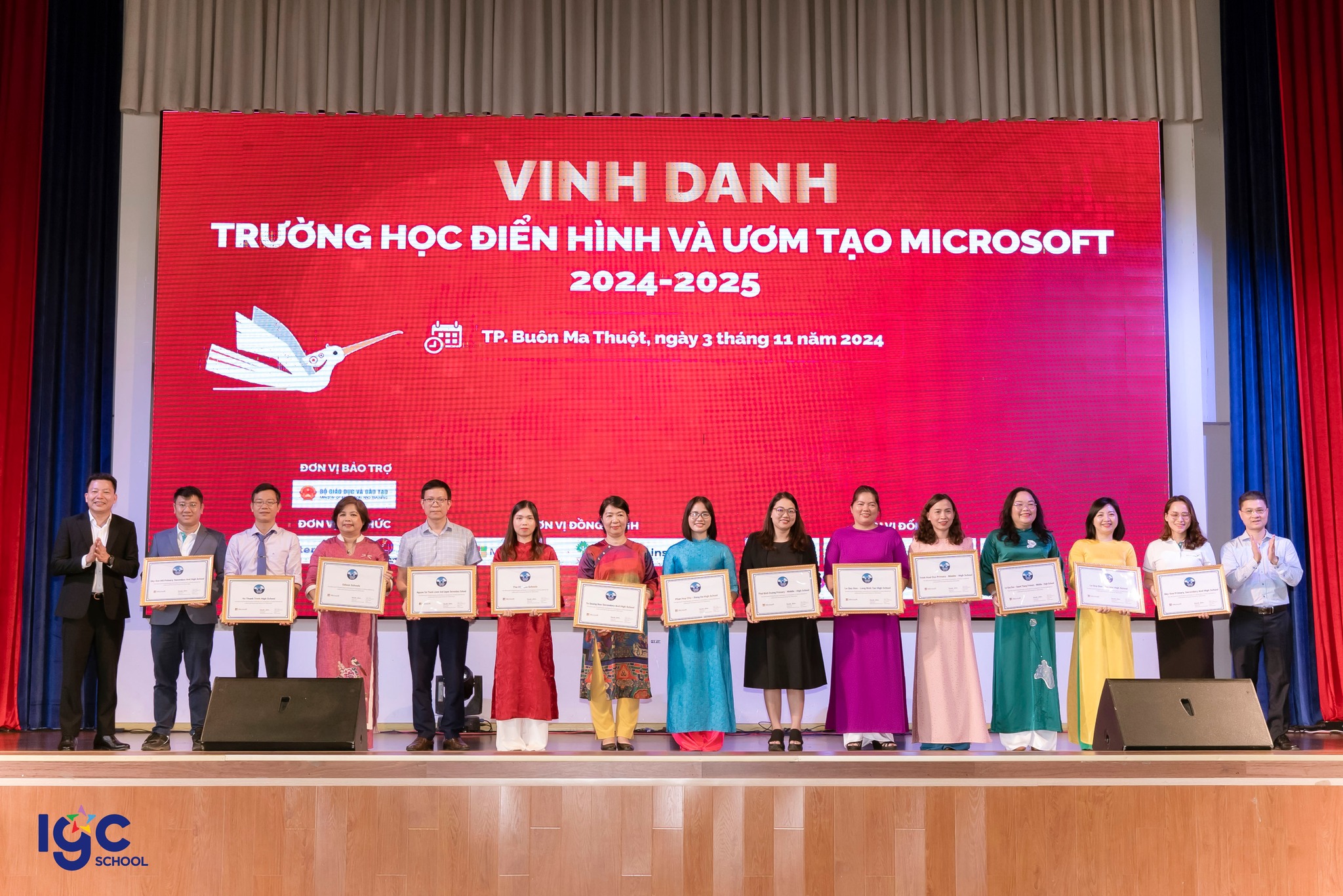 Ngày hội vinh danh đổi mới sáng tạo giáo dục Việt Nam 2024-2025 - Dạy và học cùng Trí tuệ nhân tạo