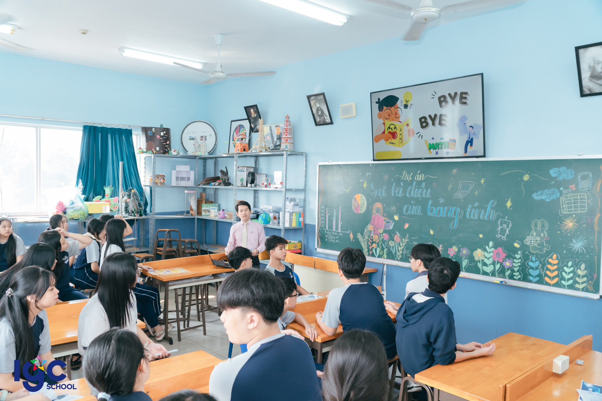 [DỰ ÁN TIN HỌC KHỐI 8] KHI CÔNG NGHỆ KỂ CHUYỆN CÁ TÍNH: SỰ KẾT HỢP GIỮA "CODE" VÀ "NGHỆ THUẬT"