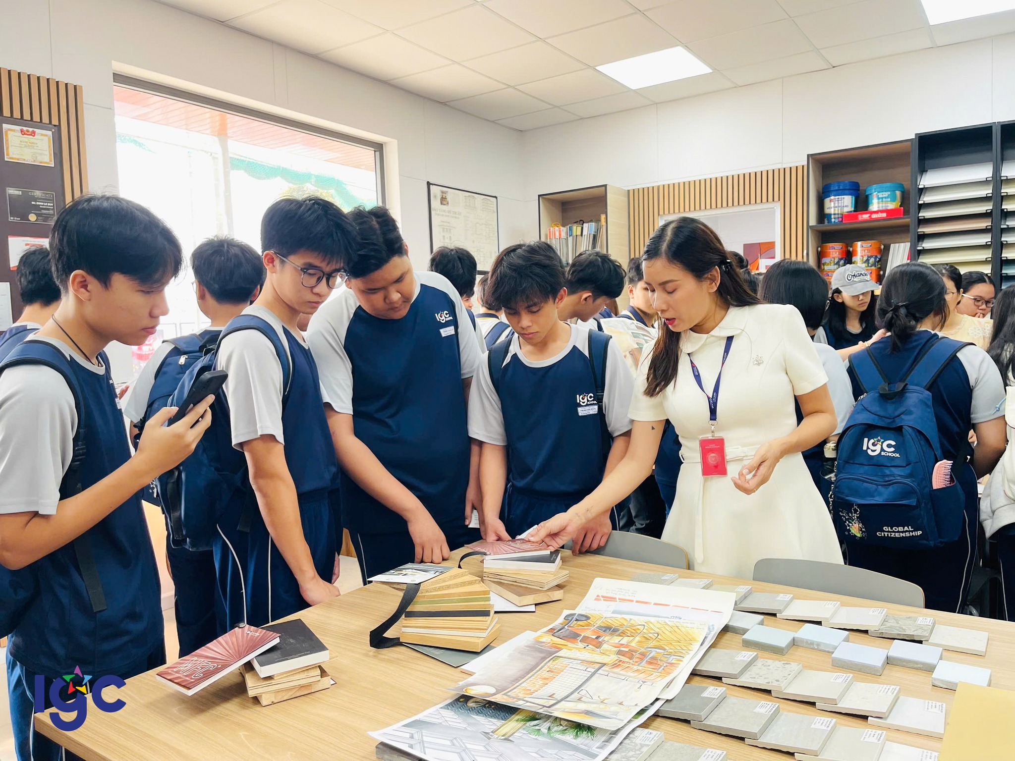 CHUYẾN DU HÀNH VÀO THẾ GIỚI SÁNG TẠO: KHI GEN Z "CHẠM" NGÕ ĐẠI HỌC!