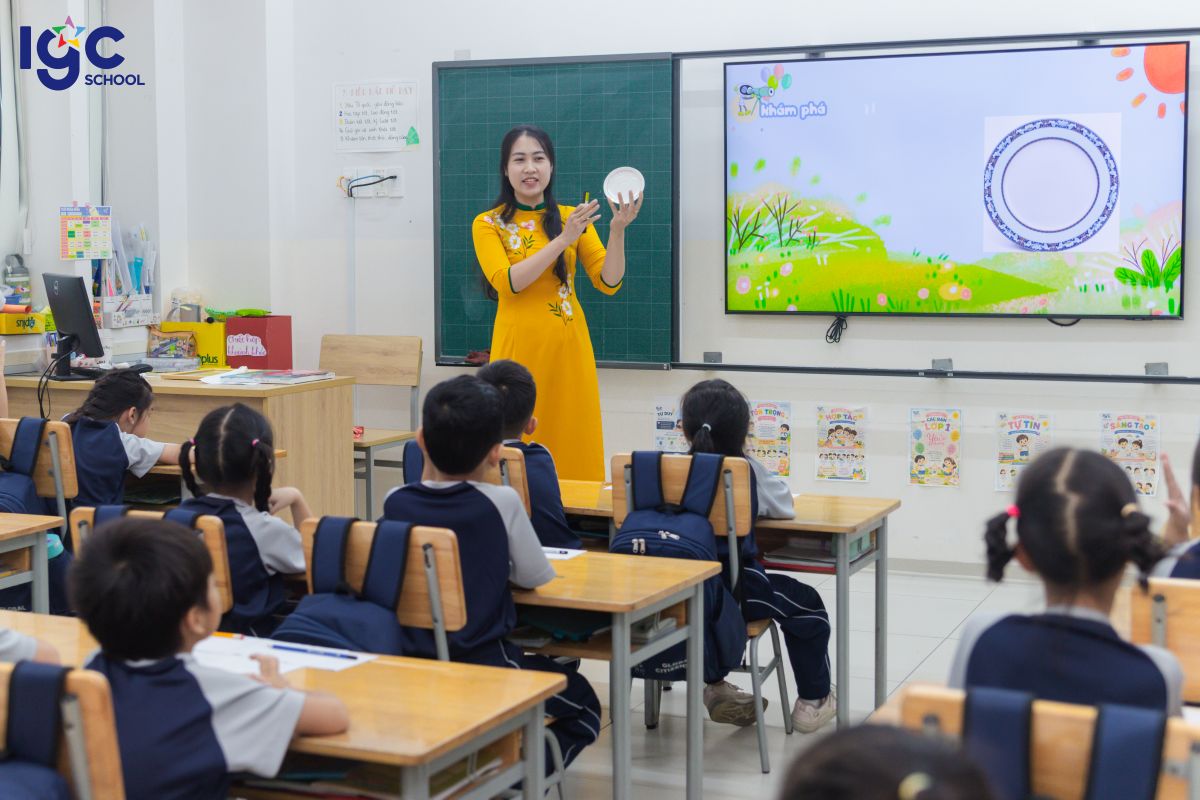 LỚP 1D KHÁM PHÁ THẾ GIỚI HÌNH HỌC