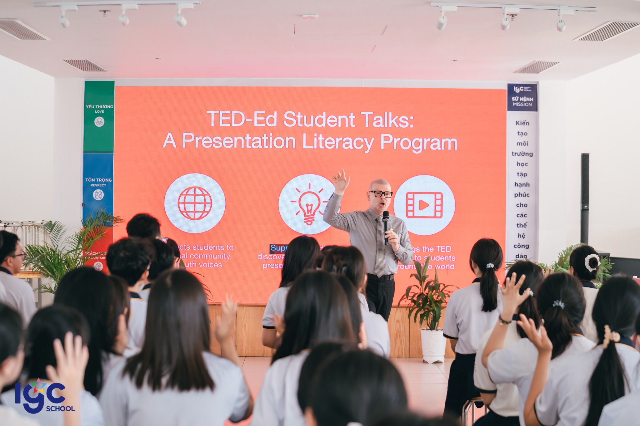 Thầy John Paul Grainger chia sẻ về TED-Ed Club