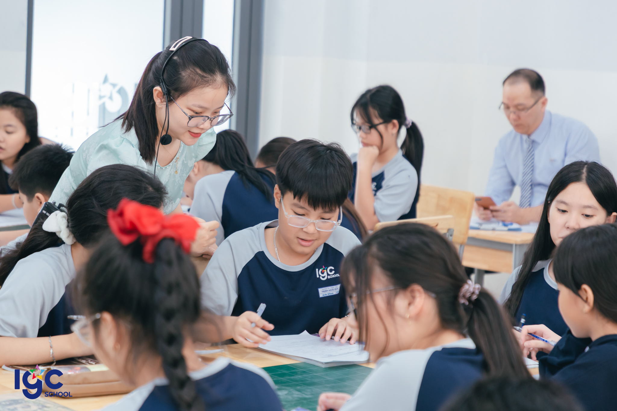 Học sinh tương tác trong tiết học