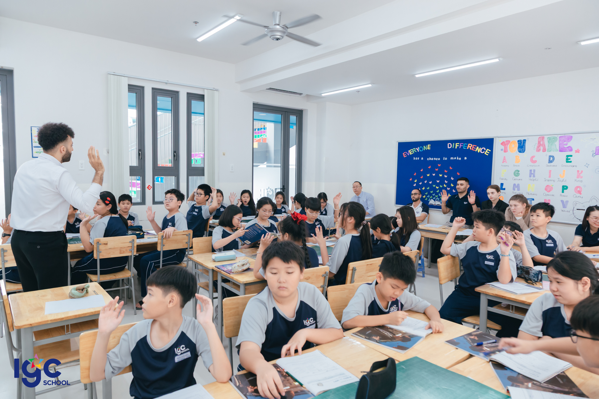 Thầy Moe và học sinh lớp 6A01