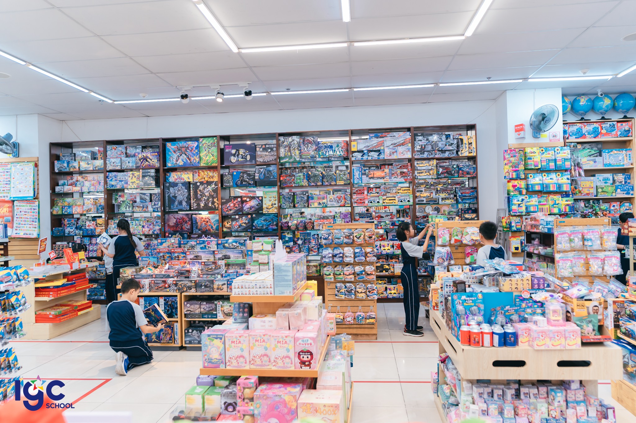 Học sinh Khối 4 trải nghiệm tại Lotte Mart