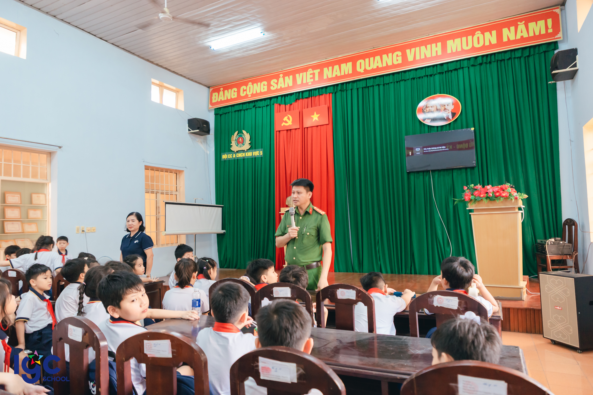 Học sinh Khối 3 trải nghiệm PCCC