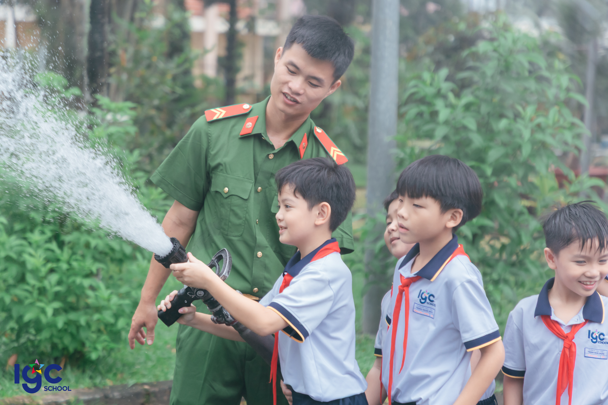 Học sinh Khối 3 trải nghiệm PCCC