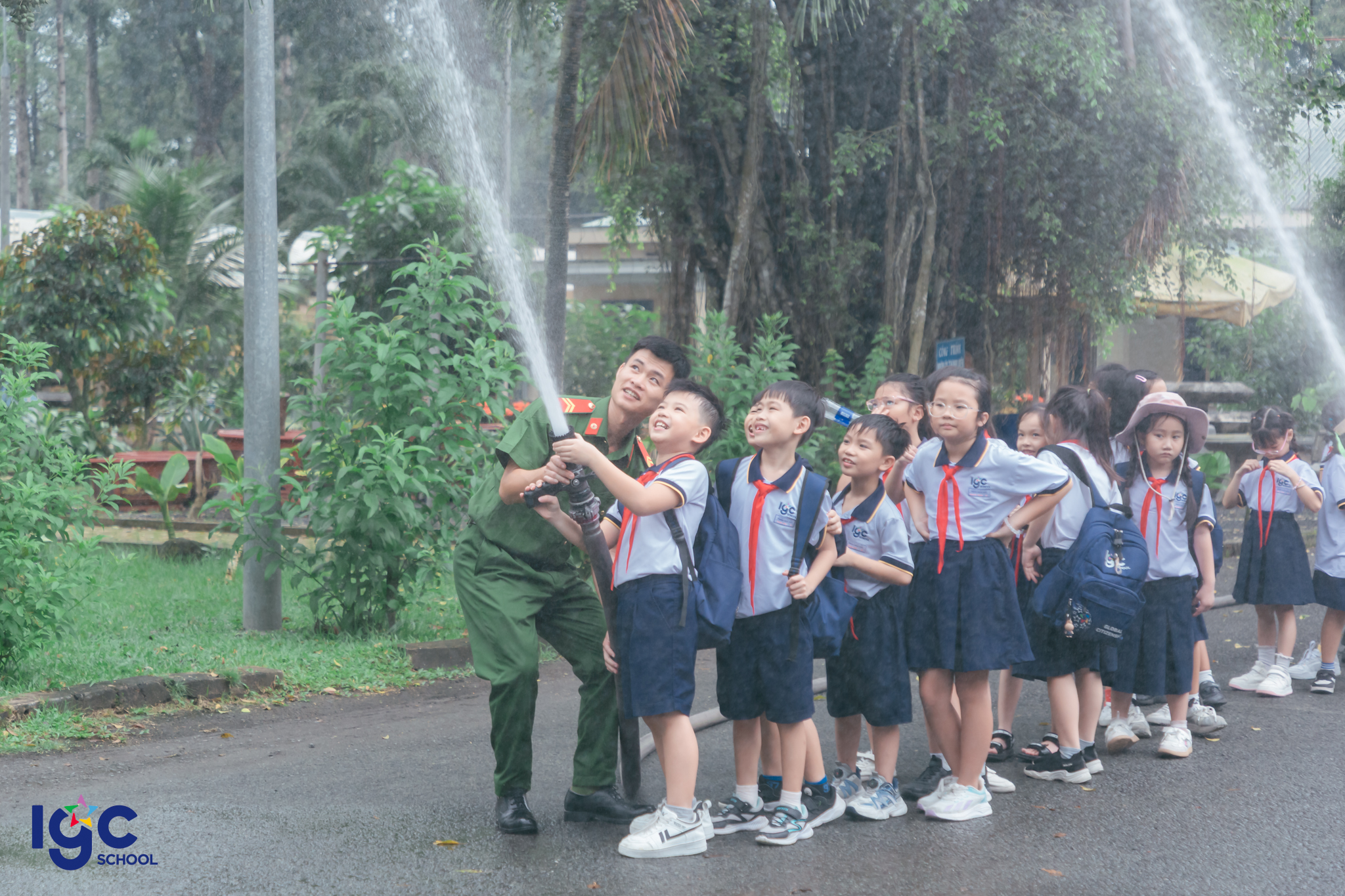 Học sinh Khối 3 trải nghiệm PCCC