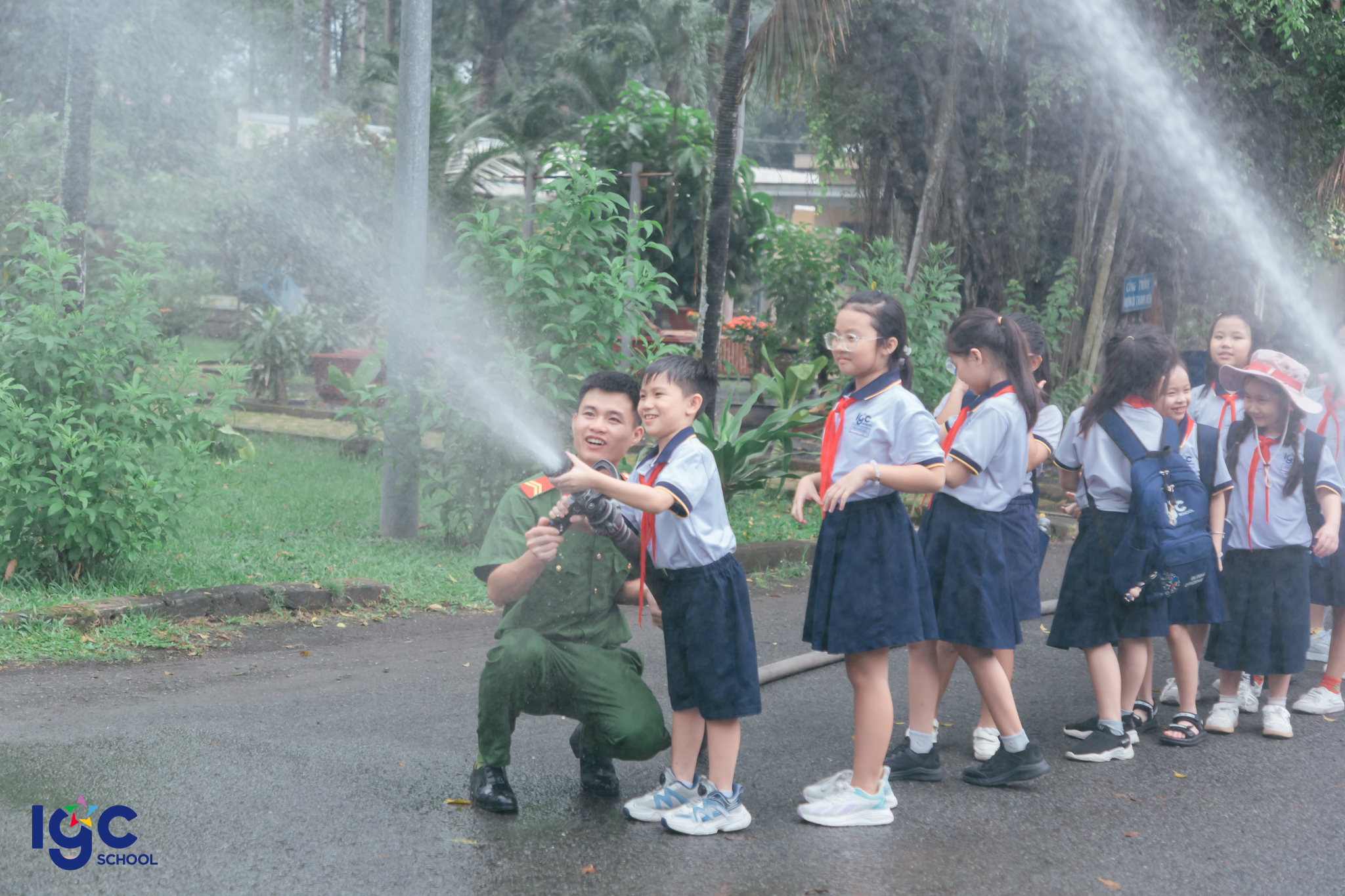 Học sinh Khối 3 trải nghiệm PCCC