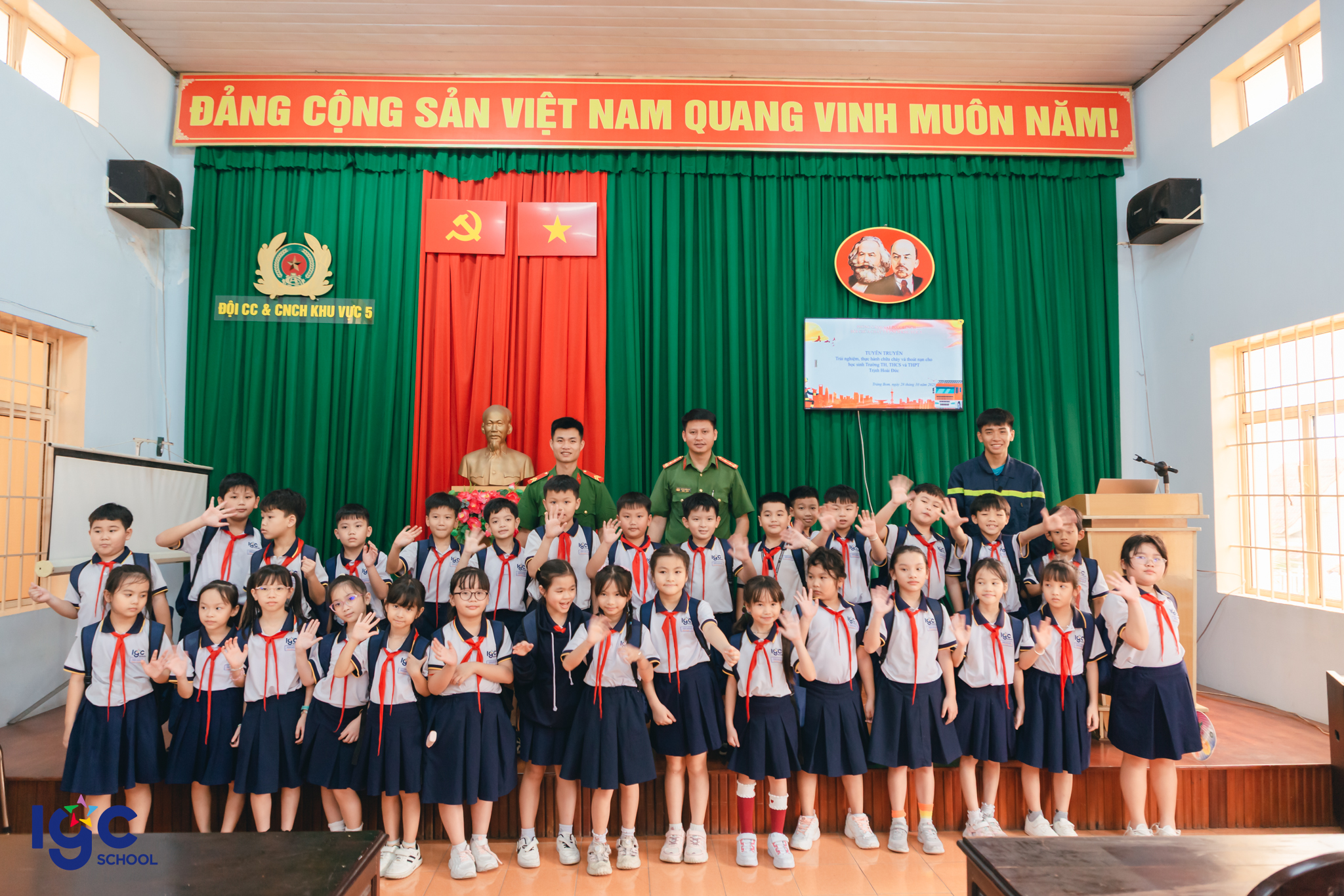 Học sinh Khối 3 trải nghiệm PCCC