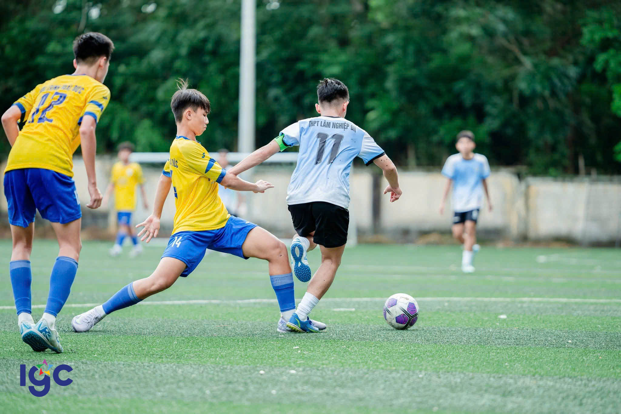 Đội bóng THPT Trịnh Hoài Đức thi đấu