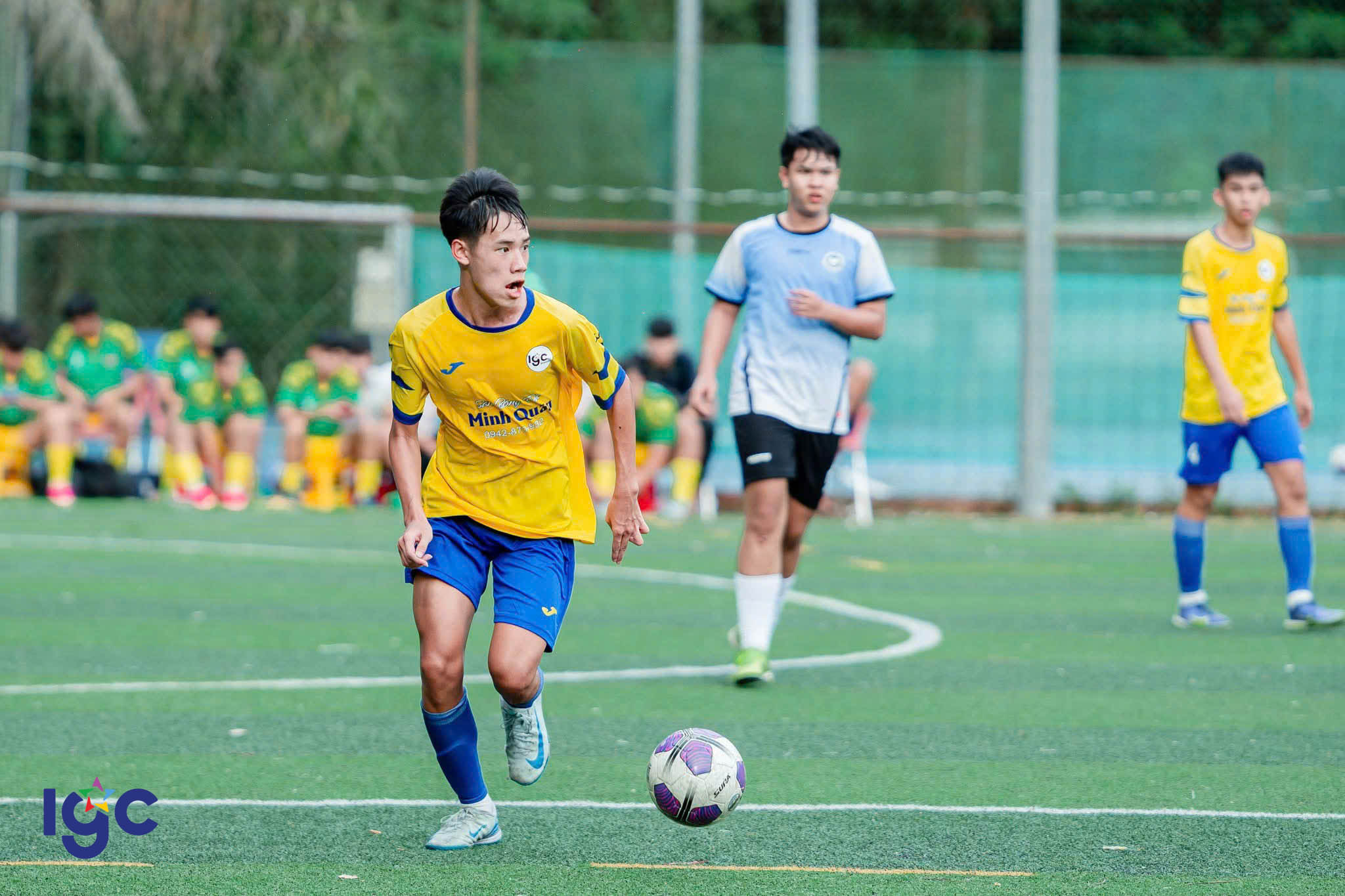 Đội bóng THPT Trịnh Hoài Đức thi đấu