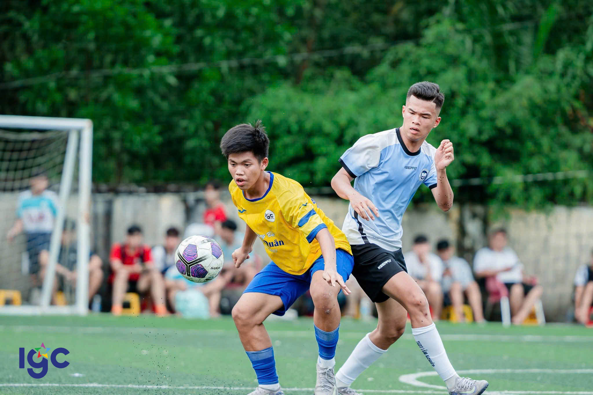 Đội bóng THPT Trịnh Hoài Đức thi đấu