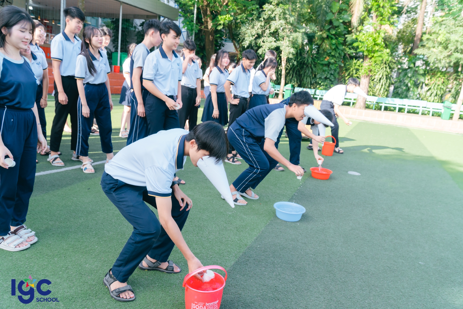 Niềm vui khi tên lửa cất cánh