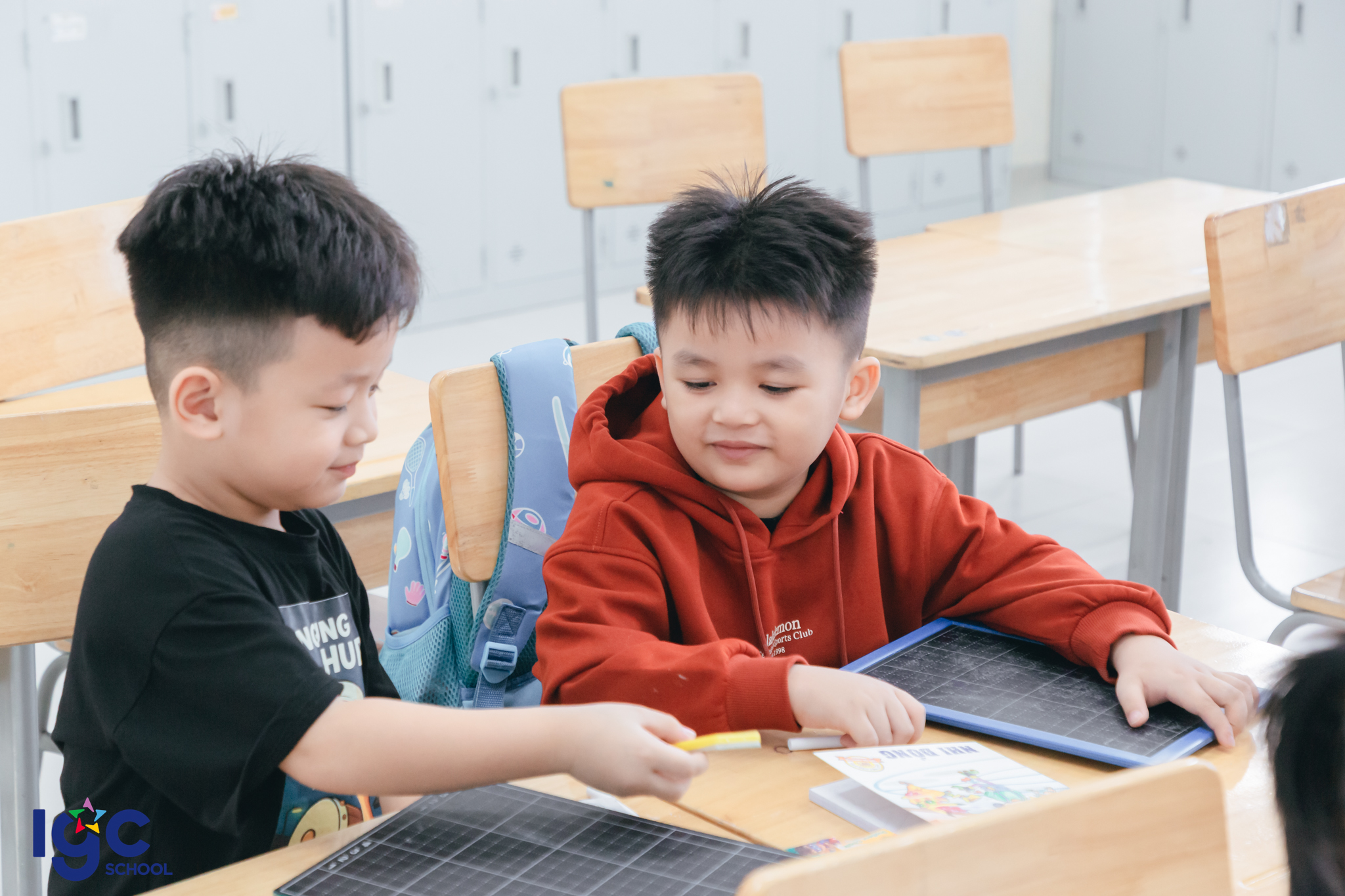 Bé tự tin phát biểu