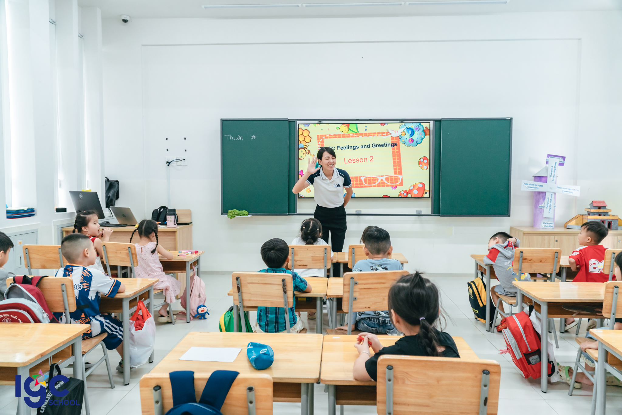 Cô giáo hướng dẫn