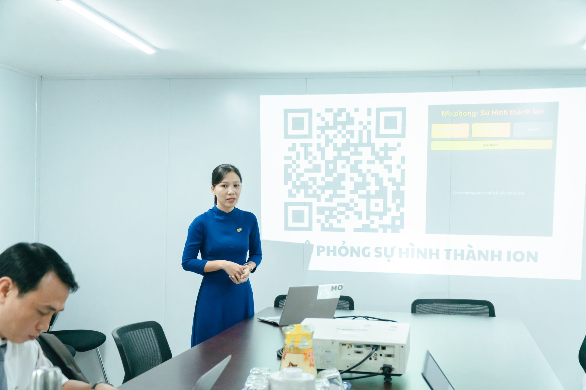 Không khí buổi báo cáo