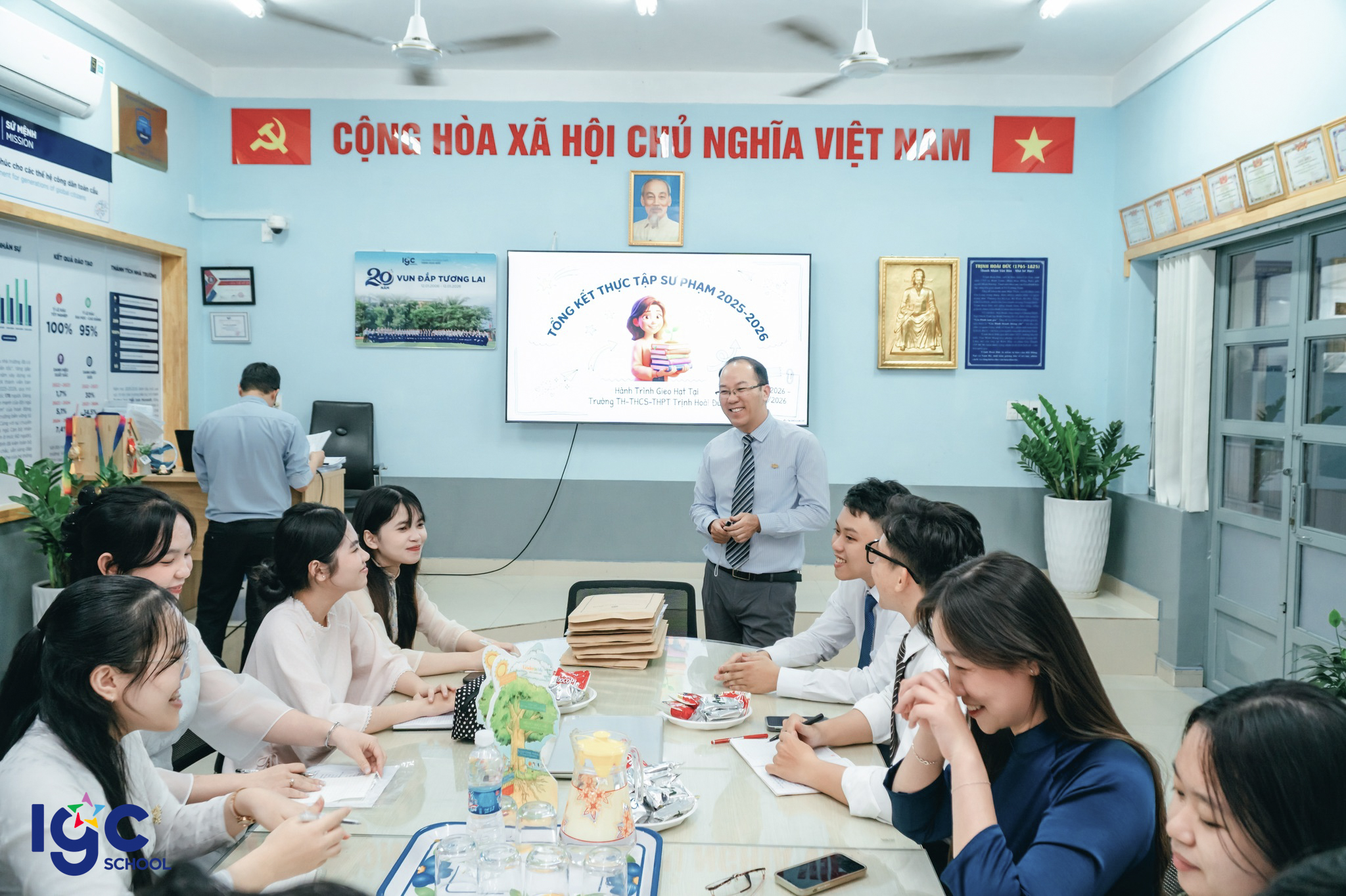 Thầy trò chia tay 1