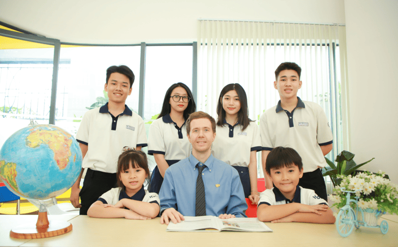 Môi trường học thuật hiện đại, đầy cảm hứng là bệ phóng giúp con chuẩn bị tốt cho các chứng chỉ quốc tế. Tiết học Tiếng Anh Cambridge ESL sinh động tại trường Trịnh Hoài Đức