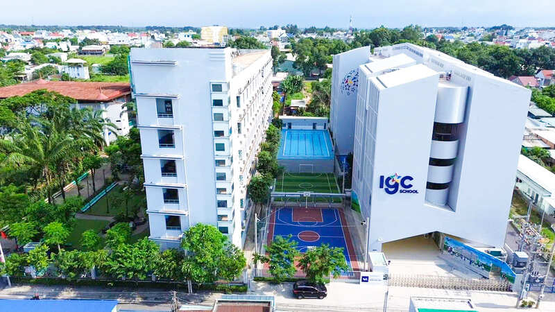 Cơ sở vật chất đạt chuẩn quốc gia mang đến không gian học tập lý trưng cho học sinh. Khuôn viên khang trang hiện đại trường Trịnh Hoài Đức IGC School.